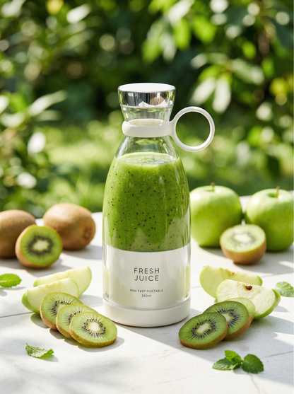 Smoothie vert kiwi et pomme dans le blender portable Fresh Juice Blanc Minéral